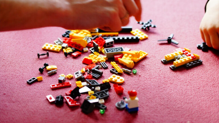 Jakie zestawy LEGO można wybrać dla dorosłego fana klocków i Gwiezdnych wojen?
